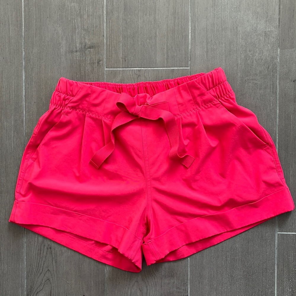 Lululemon Spring Break Away II Short size 4